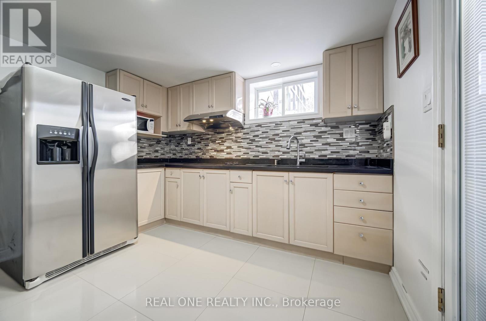 2 Grittani Lane, Toronto, ON - Indoor Photo Showing Kitchen