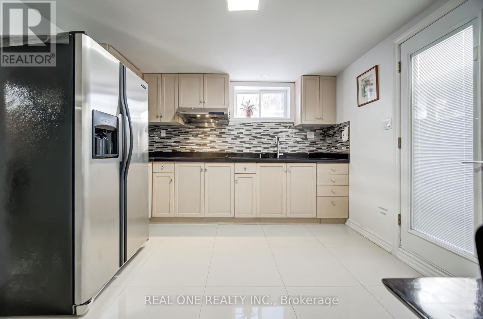 2 Grittani Lane, Toronto, ON - Indoor