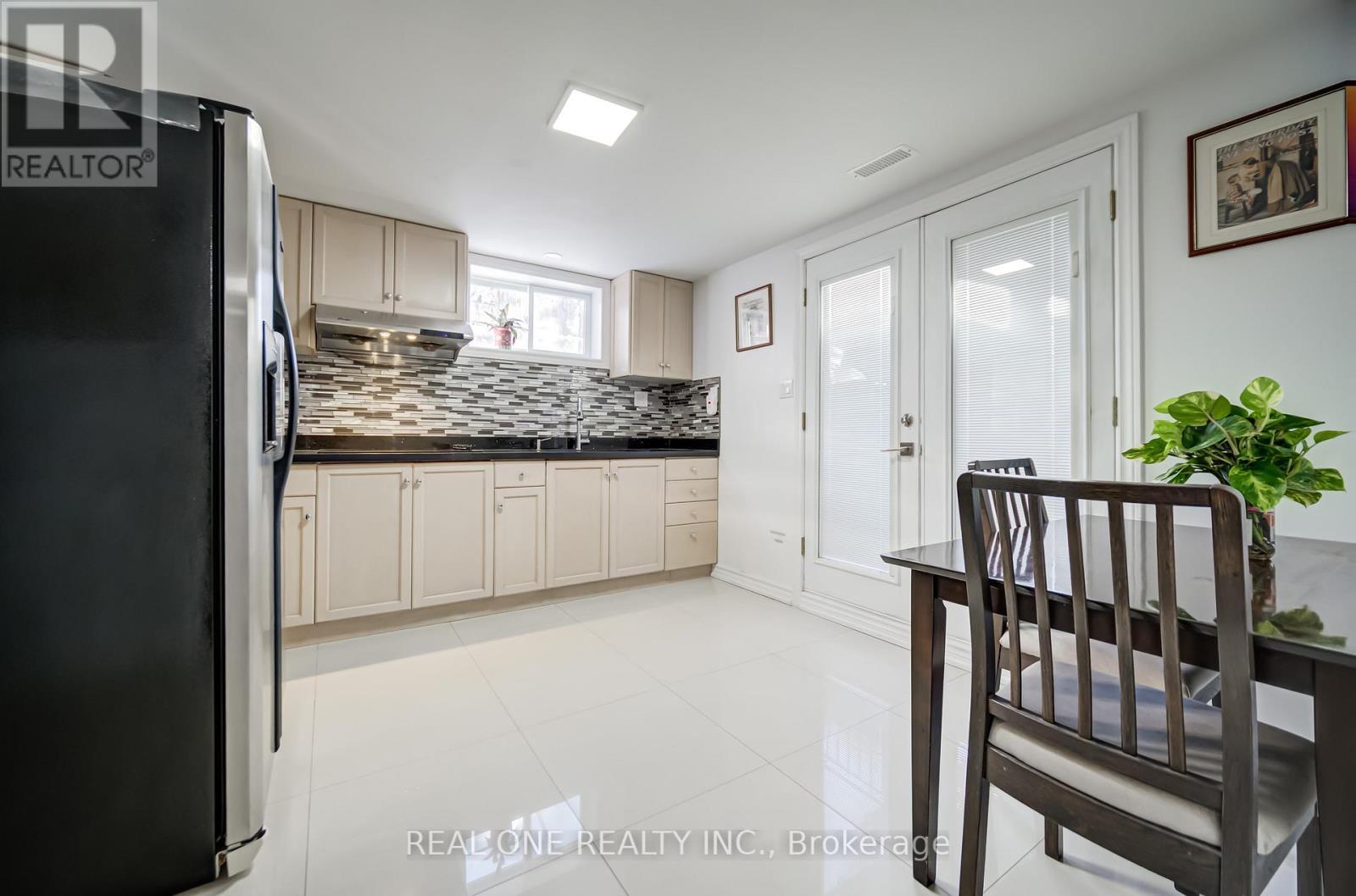 2 Grittani Lane, Toronto, ON - Indoor