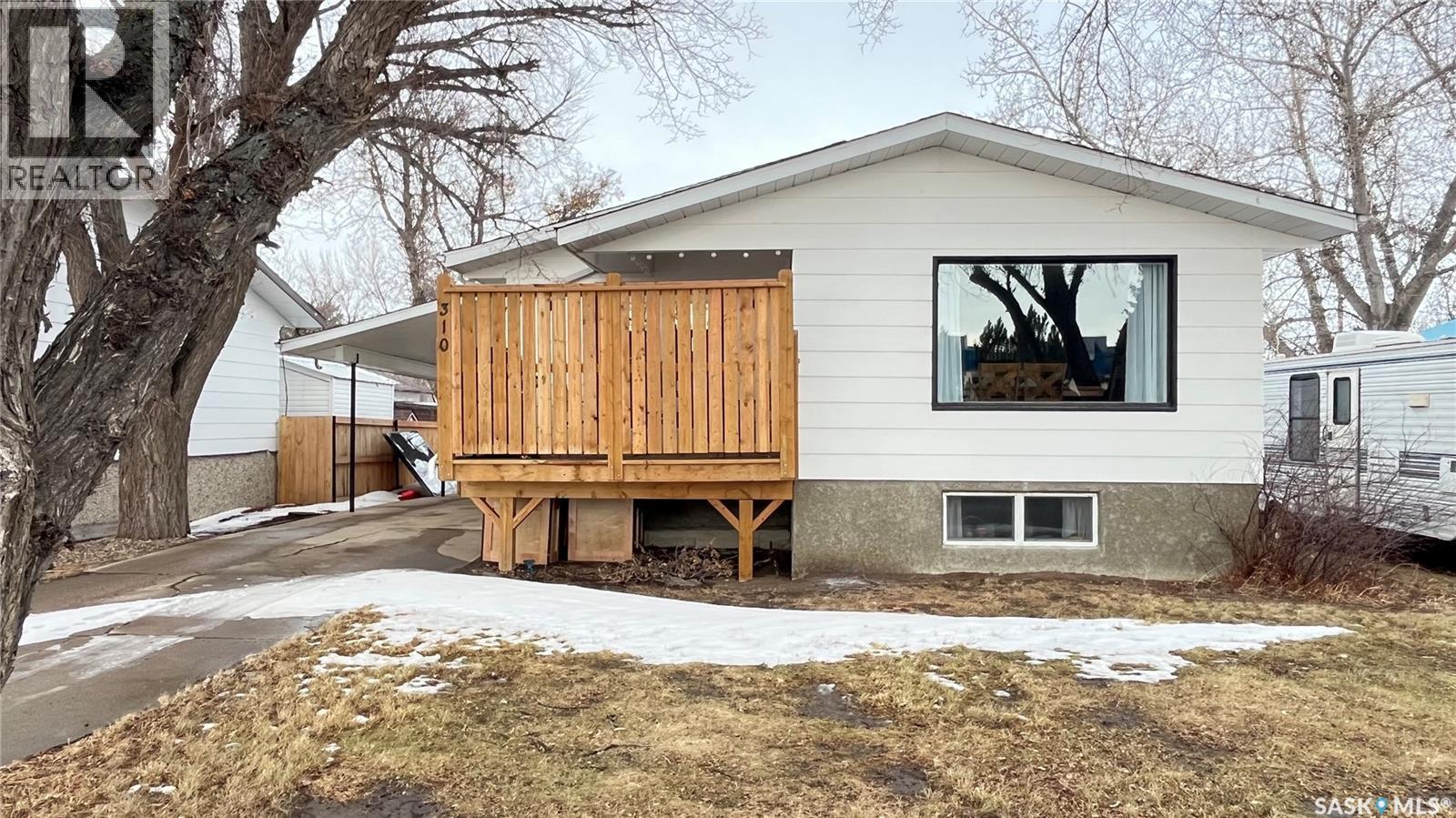 310 Louis Avenue, Maple Creek, SK - Outdoor With Exterior