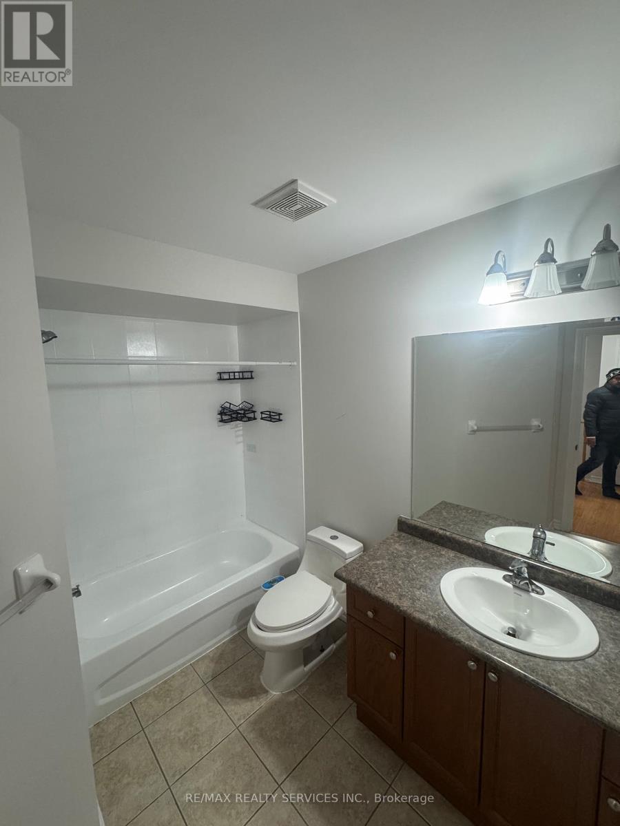 74 Severin Street, Brampton, ON - Indoor Photo Showing Bathroom