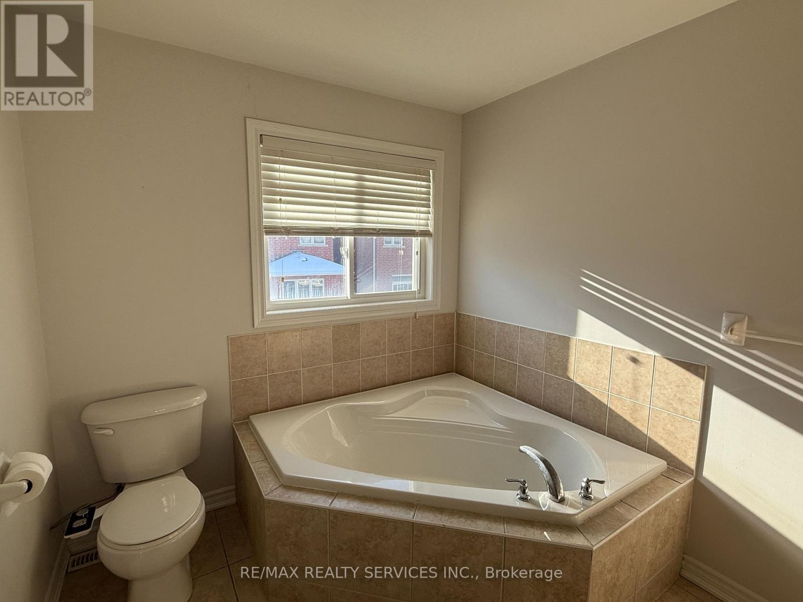 74 Severin Street, Brampton, ON - Indoor Photo Showing Bathroom