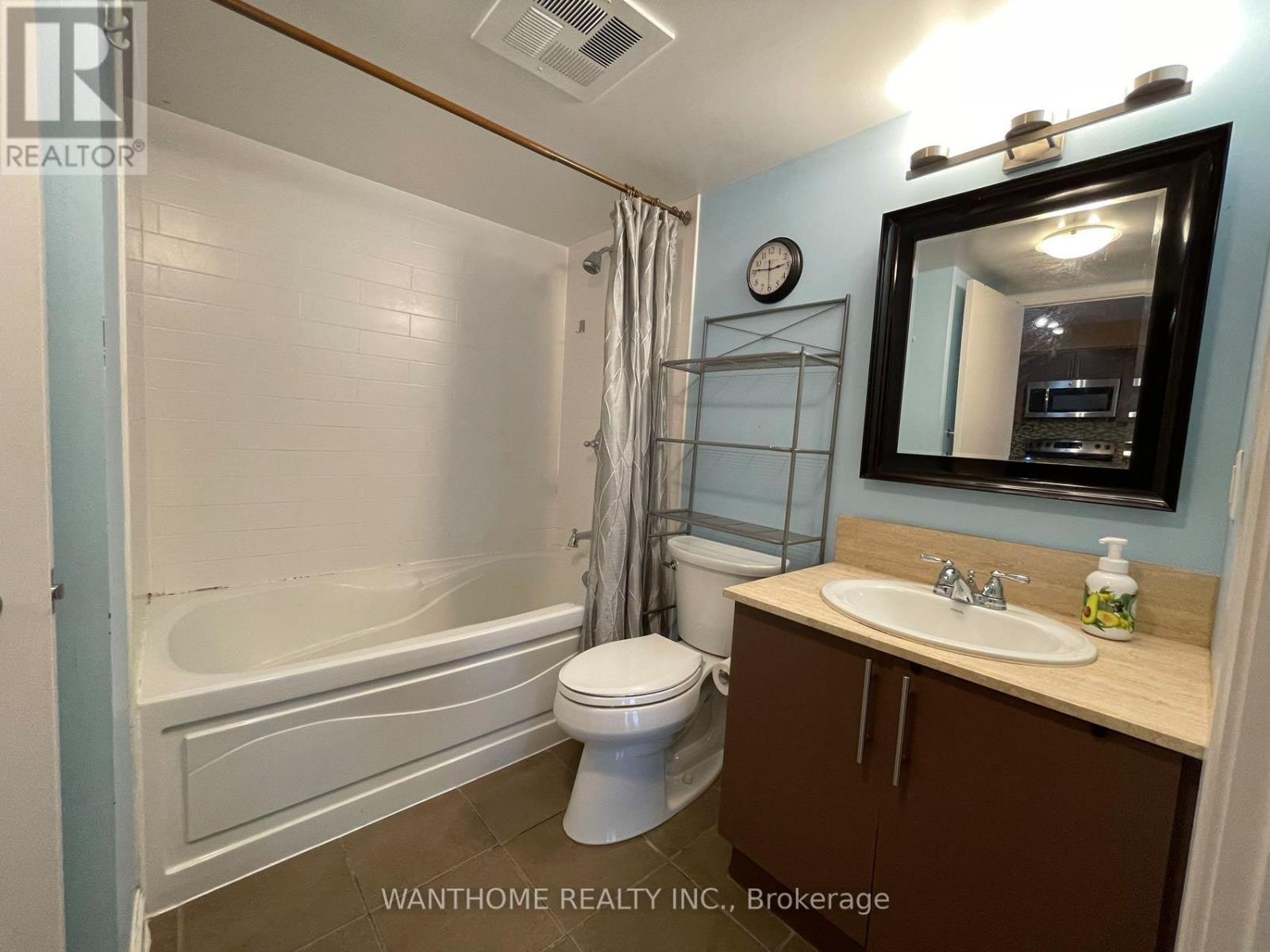 809 - 2191 Yonge Street, Toronto, ON - Indoor Photo Showing Bathroom