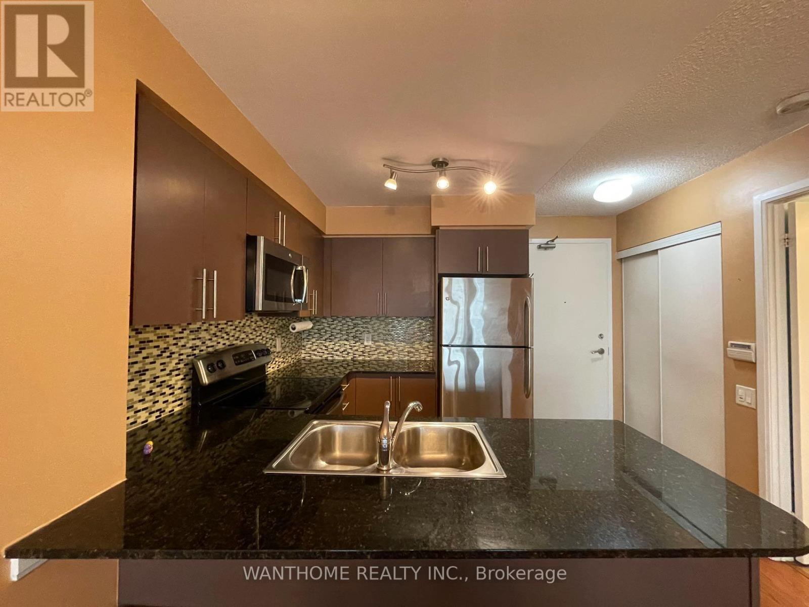 809 - 2191 Yonge Street, Toronto, ON - Indoor Photo Showing Kitchen With Double Sink