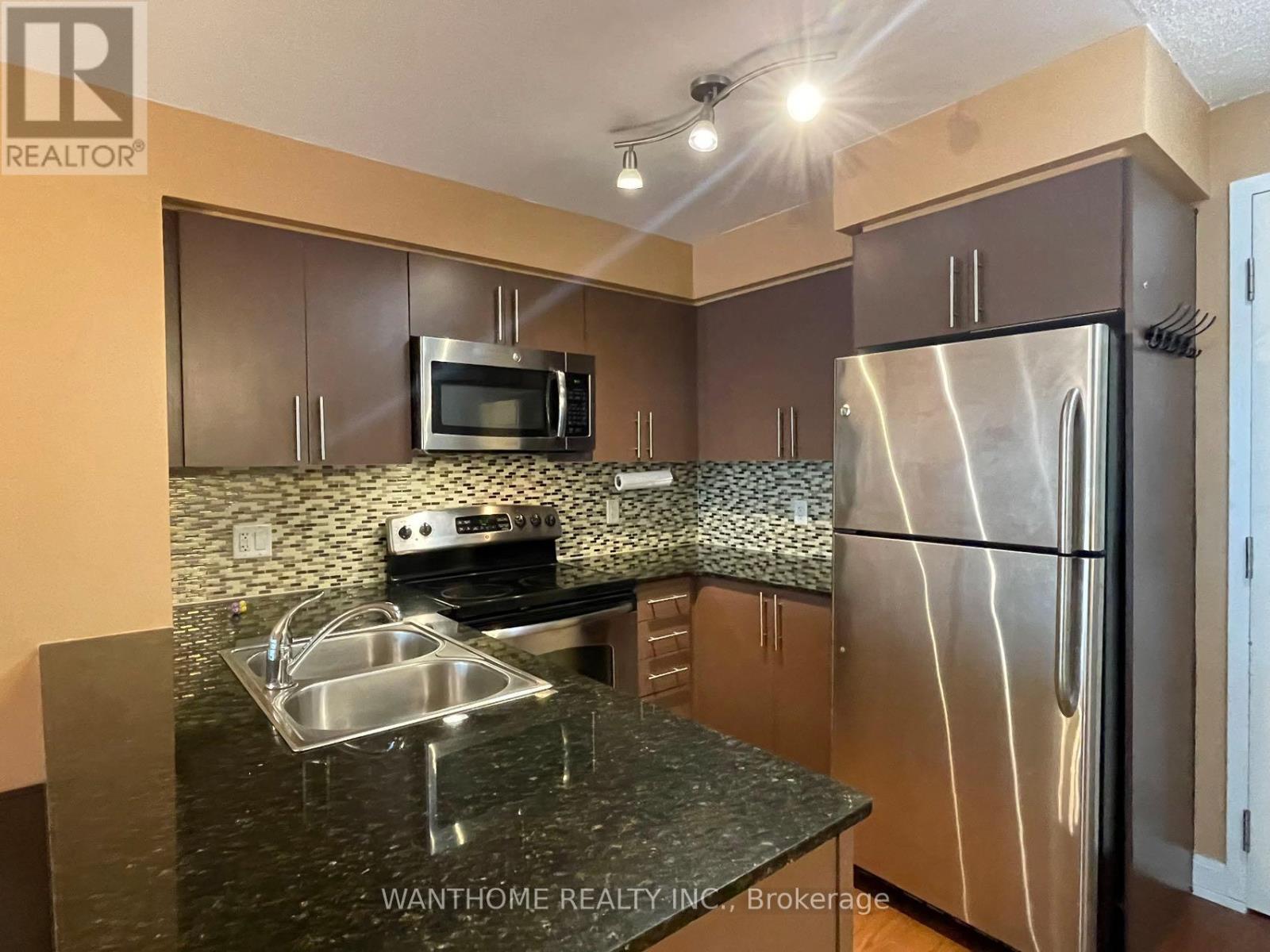 809 - 2191 Yonge Street, Toronto, ON - Indoor Photo Showing Kitchen With Double Sink With Upgraded Kitchen