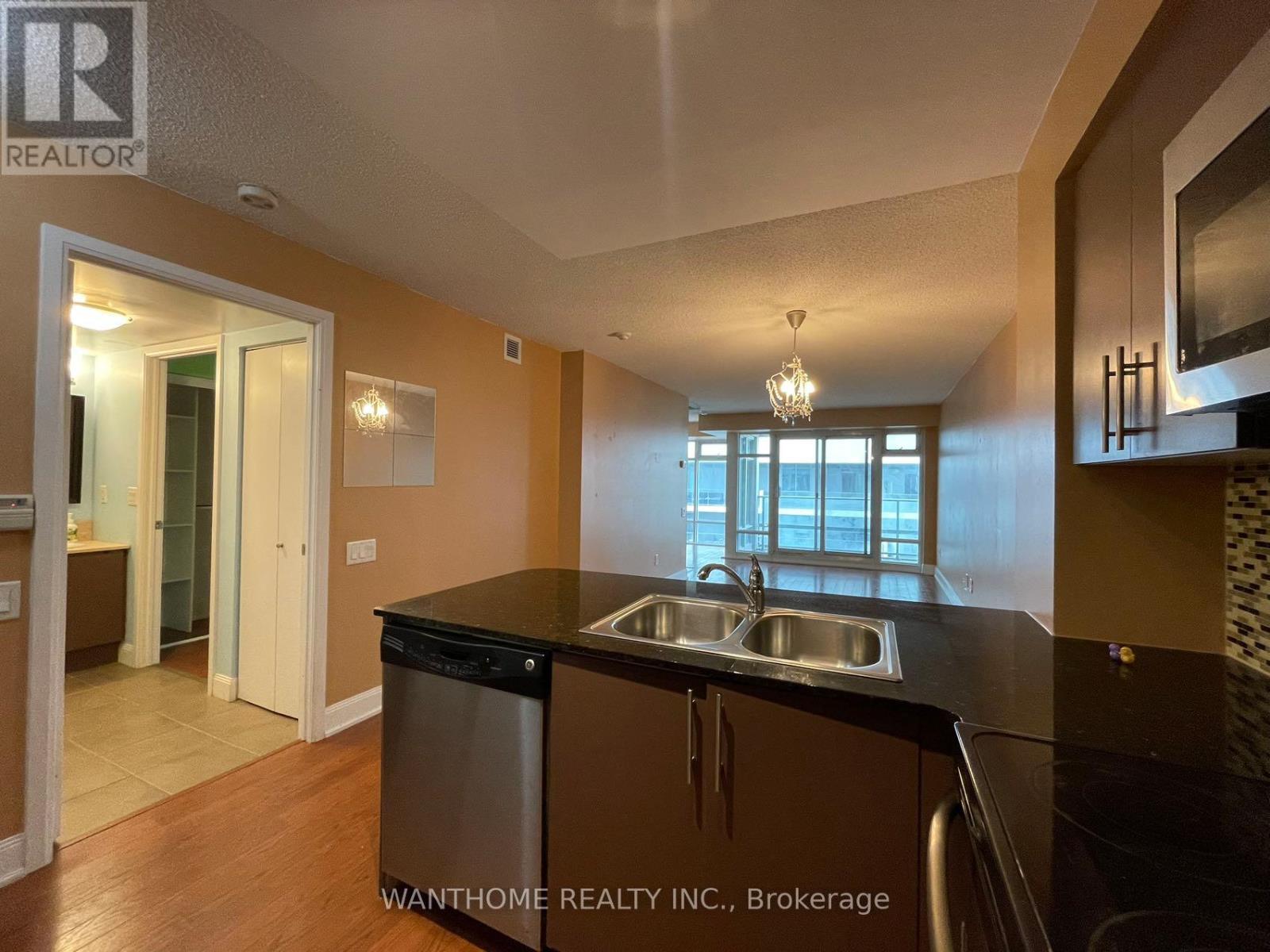 809 - 2191 Yonge Street, Toronto, ON - Indoor Photo Showing Kitchen With Double Sink