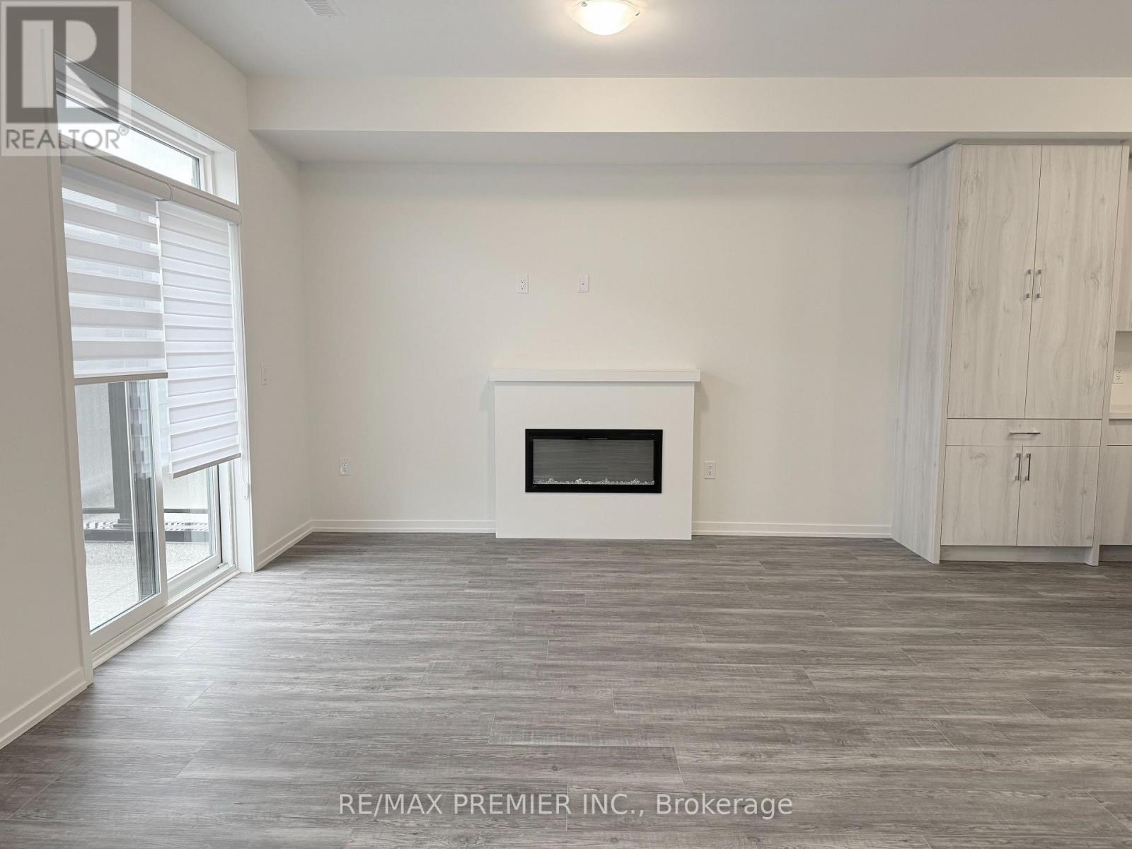 10 Kingbird Common, Cambridge, ON - Indoor With Fireplace