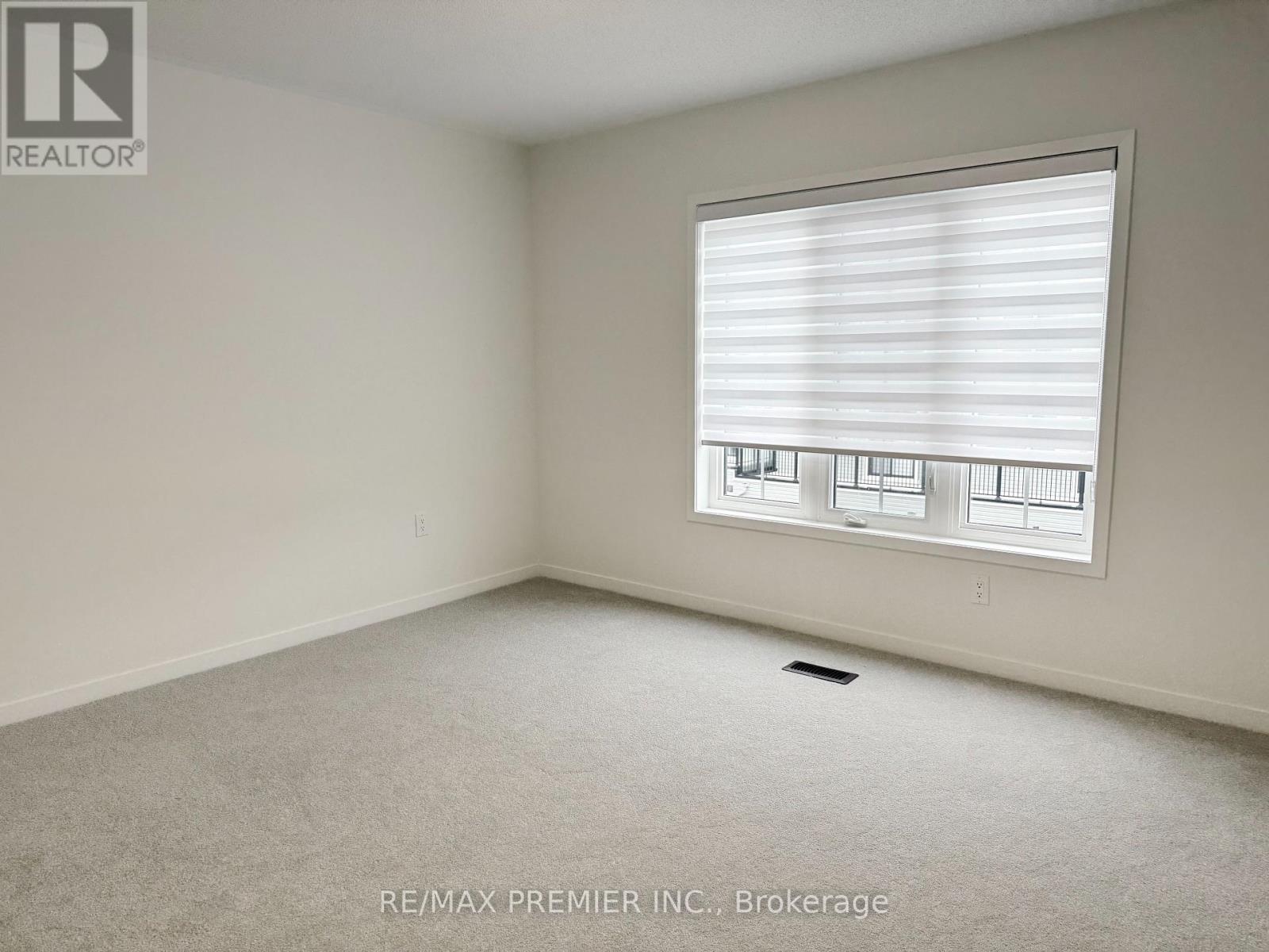 10 Kingbird Common, Cambridge, ON - Indoor Photo Showing Other Room