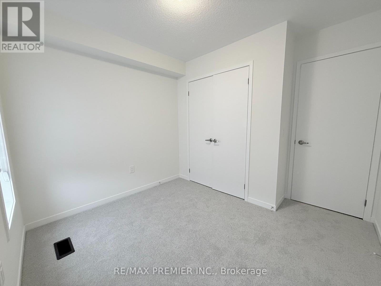 10 Kingbird Common, Cambridge, ON - Indoor Photo Showing Other Room