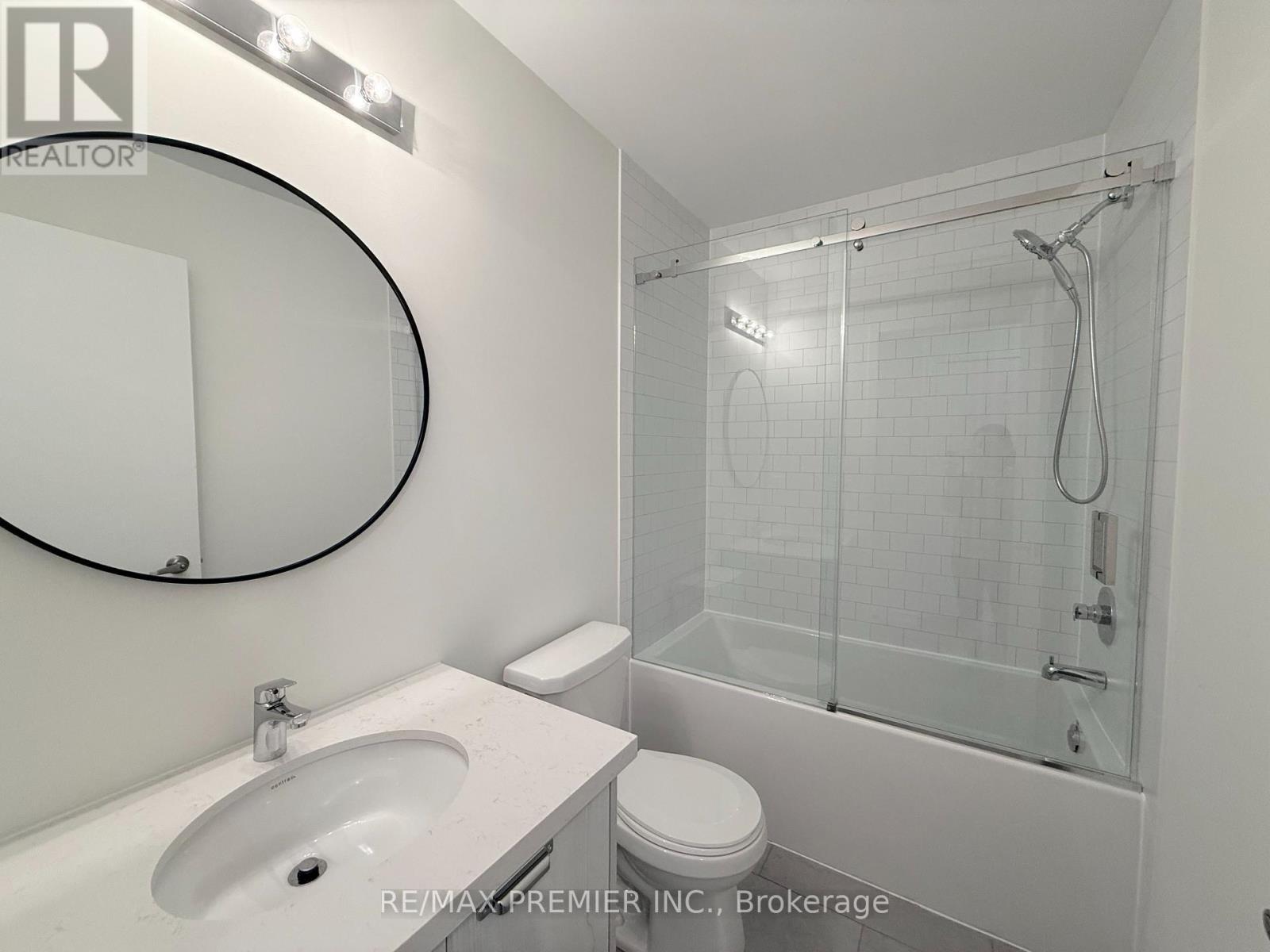 10 Kingbird Common, Cambridge, ON - Indoor Photo Showing Bathroom
