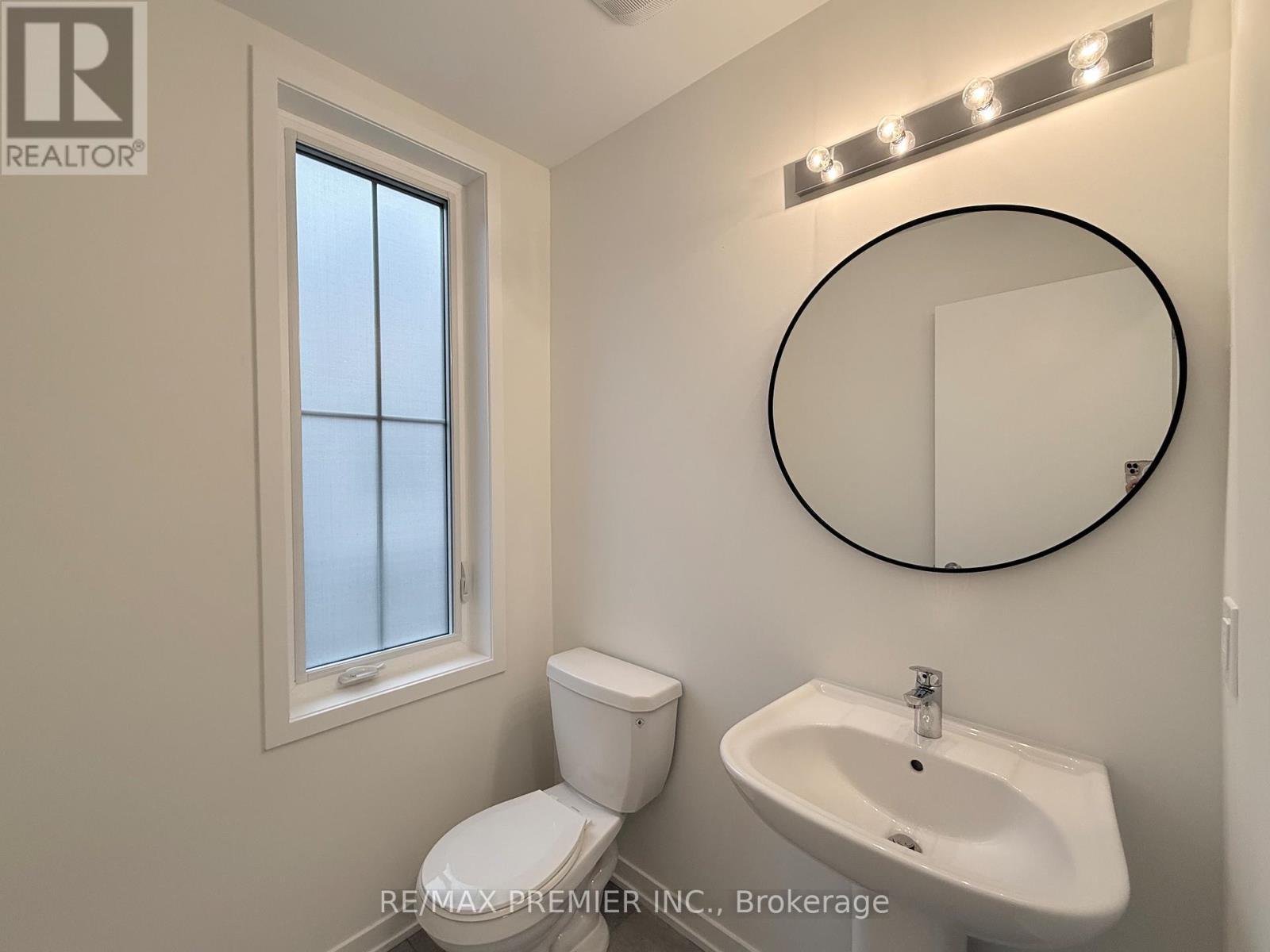 10 Kingbird Common, Cambridge, ON - Indoor Photo Showing Bathroom