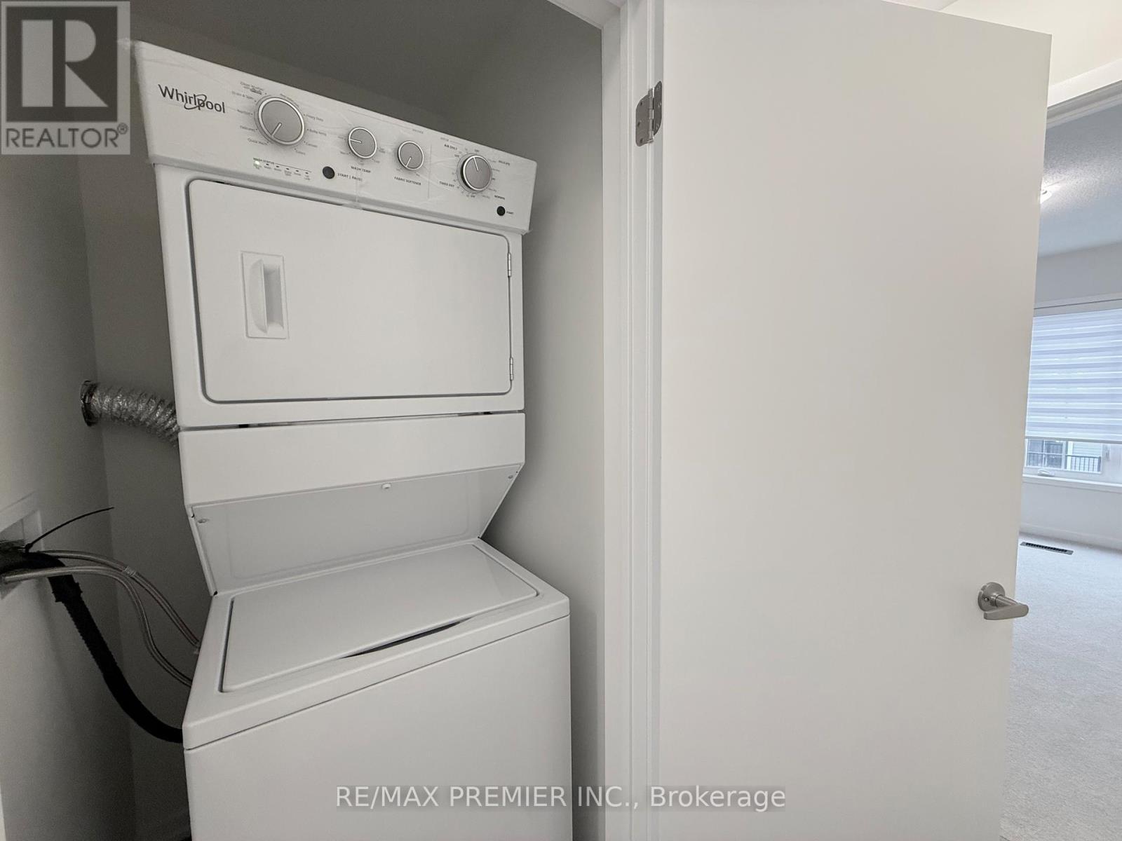 10 Kingbird Common, Cambridge, ON - Indoor Photo Showing Laundry Room
