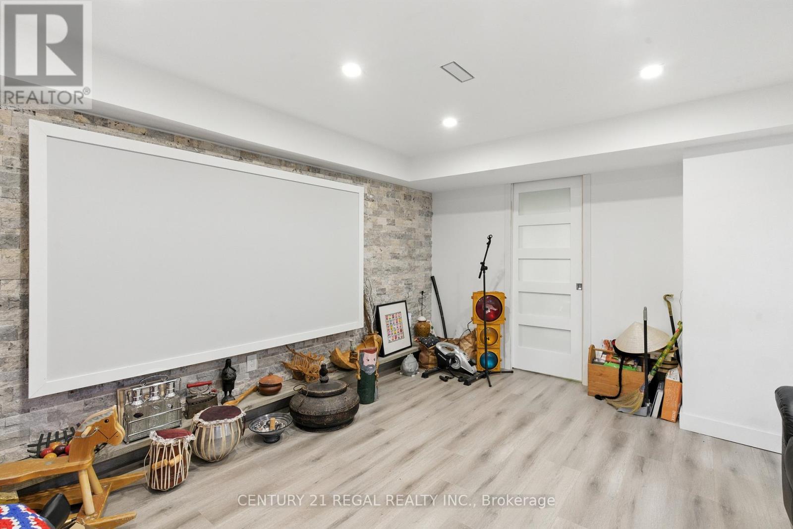 3 Osprey Court, Toronto, ON - Indoor