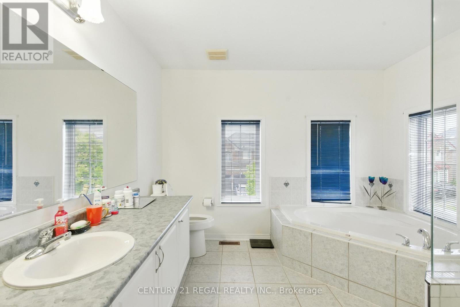 3 Osprey Court, Toronto, ON - Indoor Photo Showing Bathroom