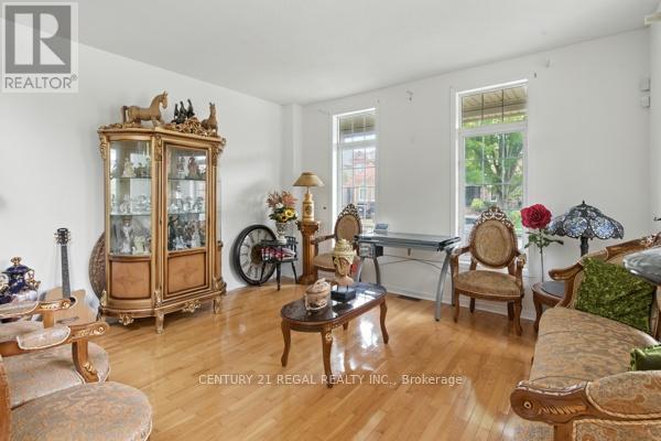 3 Osprey Court, Toronto, ON - Indoor Photo Showing Living Room
