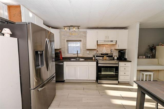 15 Aspen Four Dr, Steinbach, MB