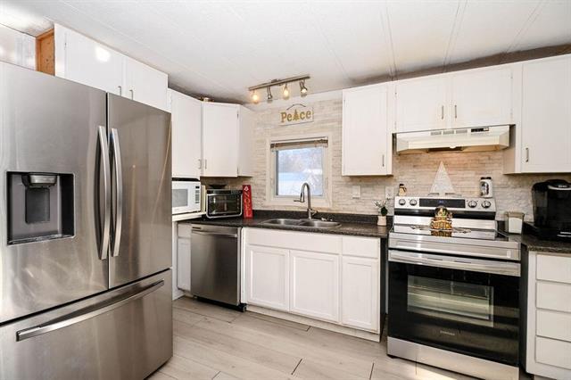 15 Aspen Four Dr, Steinbach, MB