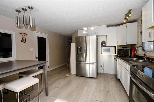 15 Aspen Four Dr, Steinbach, MB