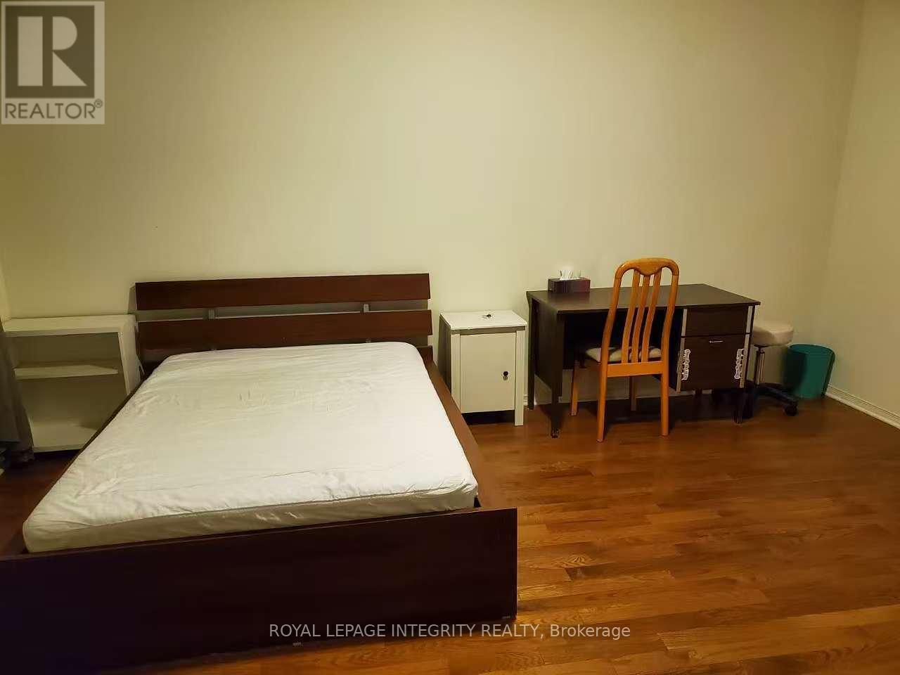 31 Thornbury Crescent, Ottawa, ON - Indoor Photo Showing Bedroom