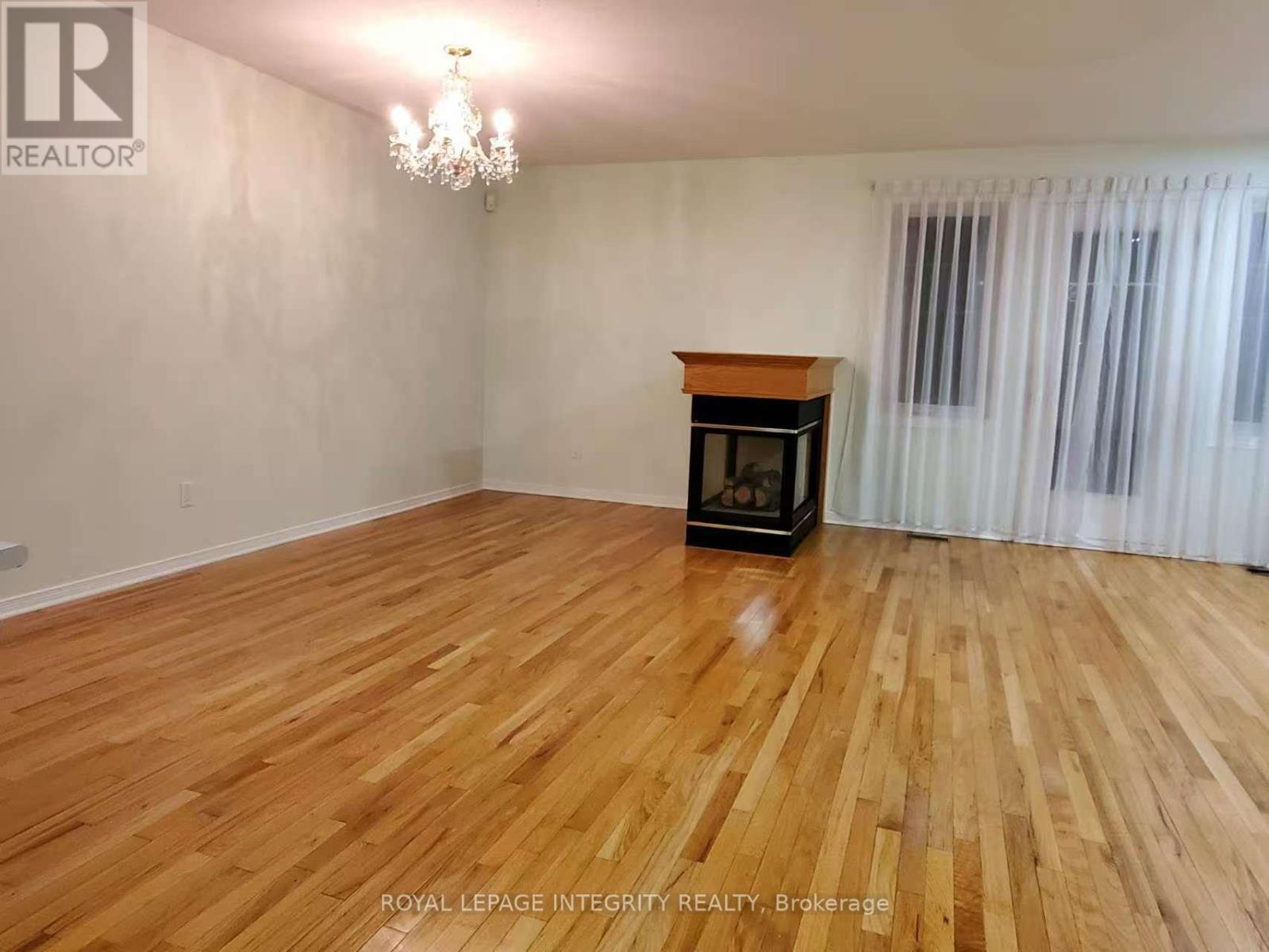 31 Thornbury Crescent, Ottawa, ON - Indoor Photo Showing Living Room With Fireplace