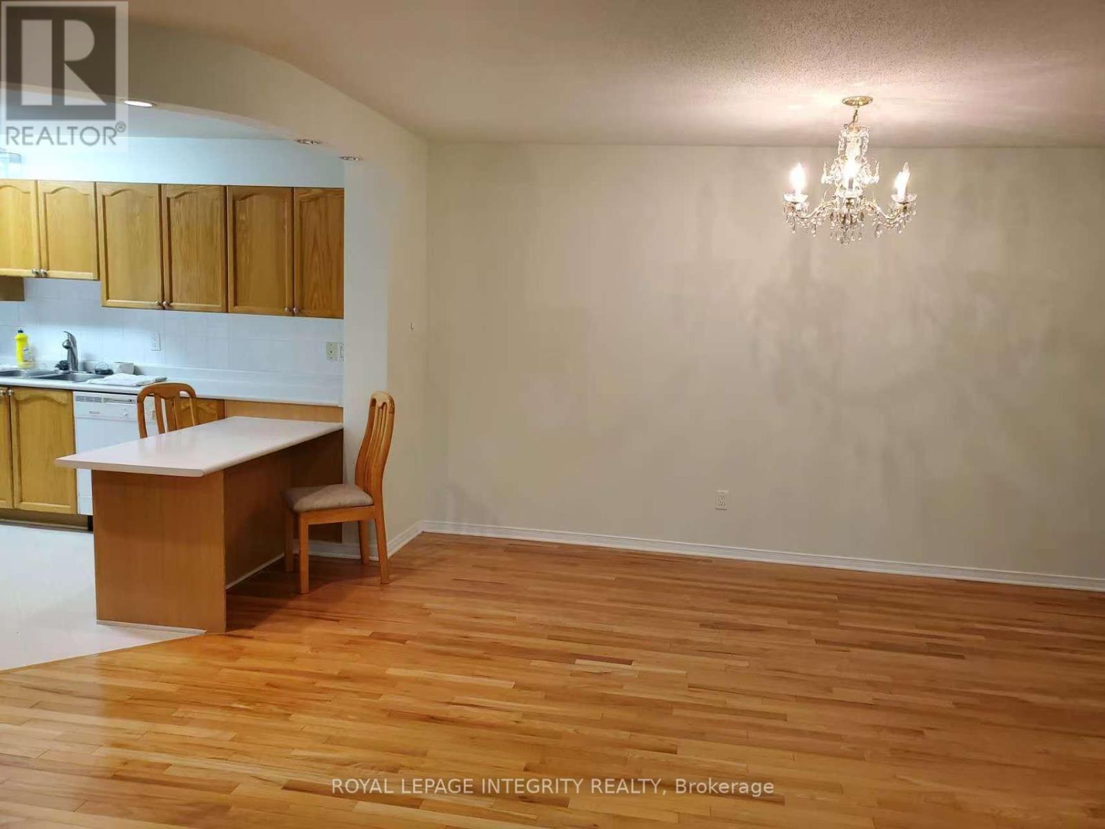 31 Thornbury Crescent, Ottawa, ON - Indoor Photo Showing Kitchen