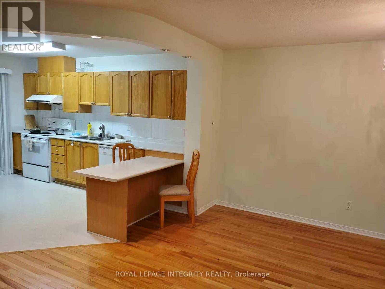 31 Thornbury Crescent, Ottawa, ON - Indoor Photo Showing Kitchen With Double Sink