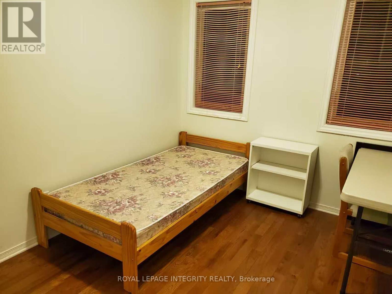 31 Thornbury Crescent, Ottawa, ON - Indoor Photo Showing Bedroom