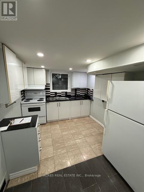 31 Sledman Street, Mississauga, ON - Indoor Photo Showing Kitchen