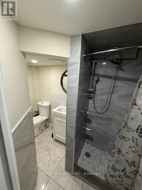 31 Sledman Street, Mississauga, ON - Indoor Photo Showing Bathroom