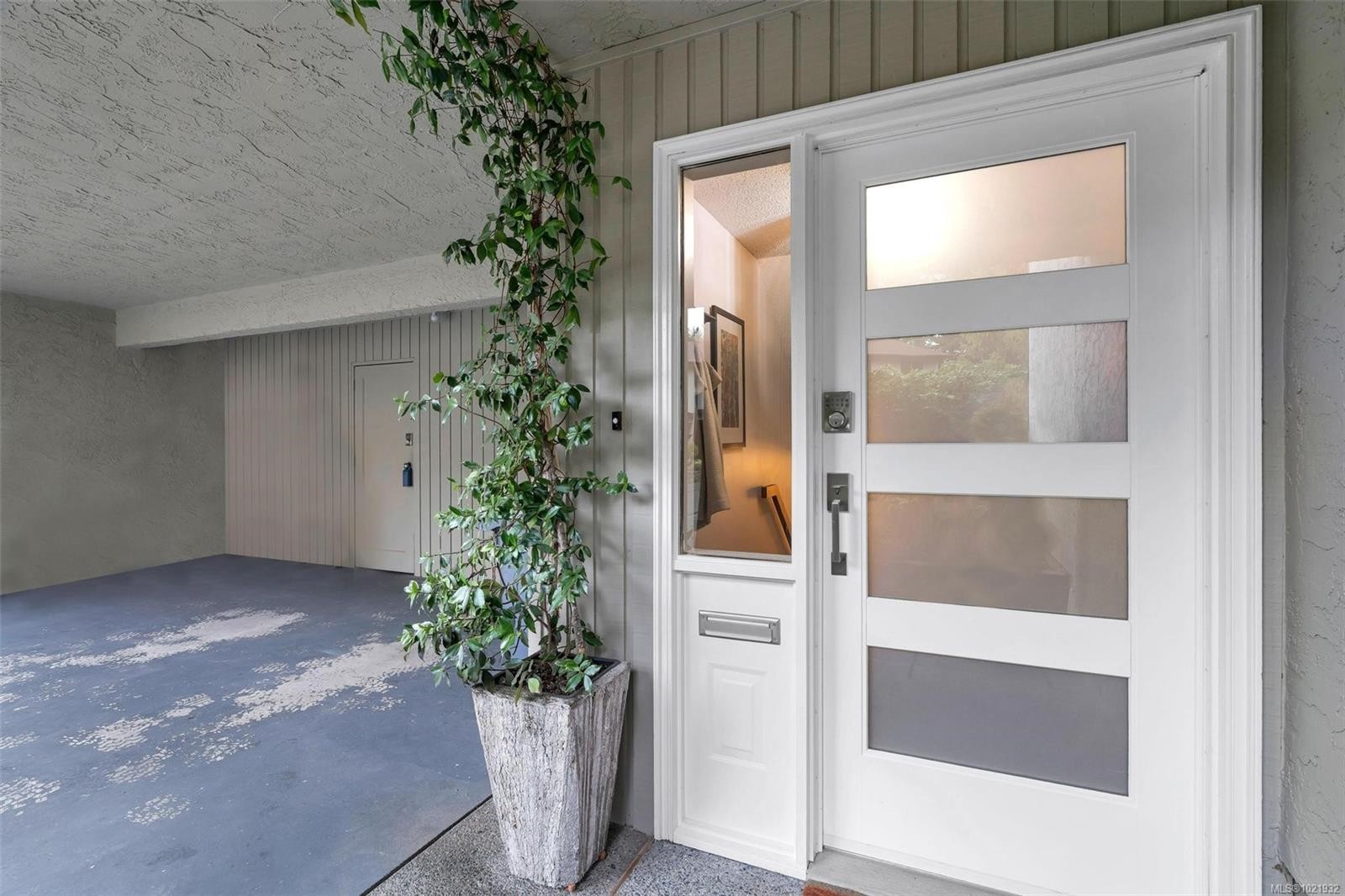 17-897 Admirals Rd, Esquimalt, BC