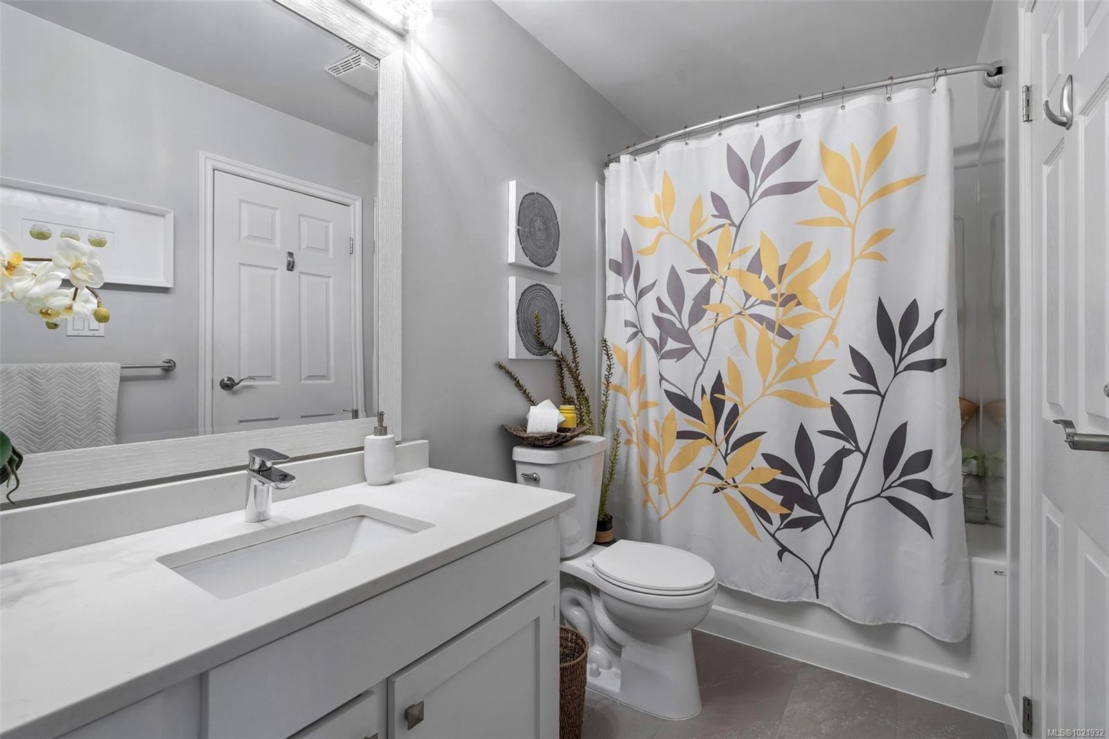 17-897 Admirals Rd, Esquimalt, BC