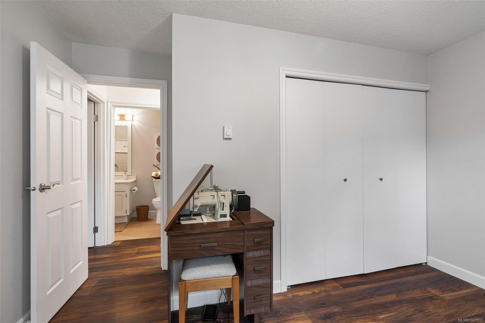 17-897 Admirals Rd, Esquimalt, BC