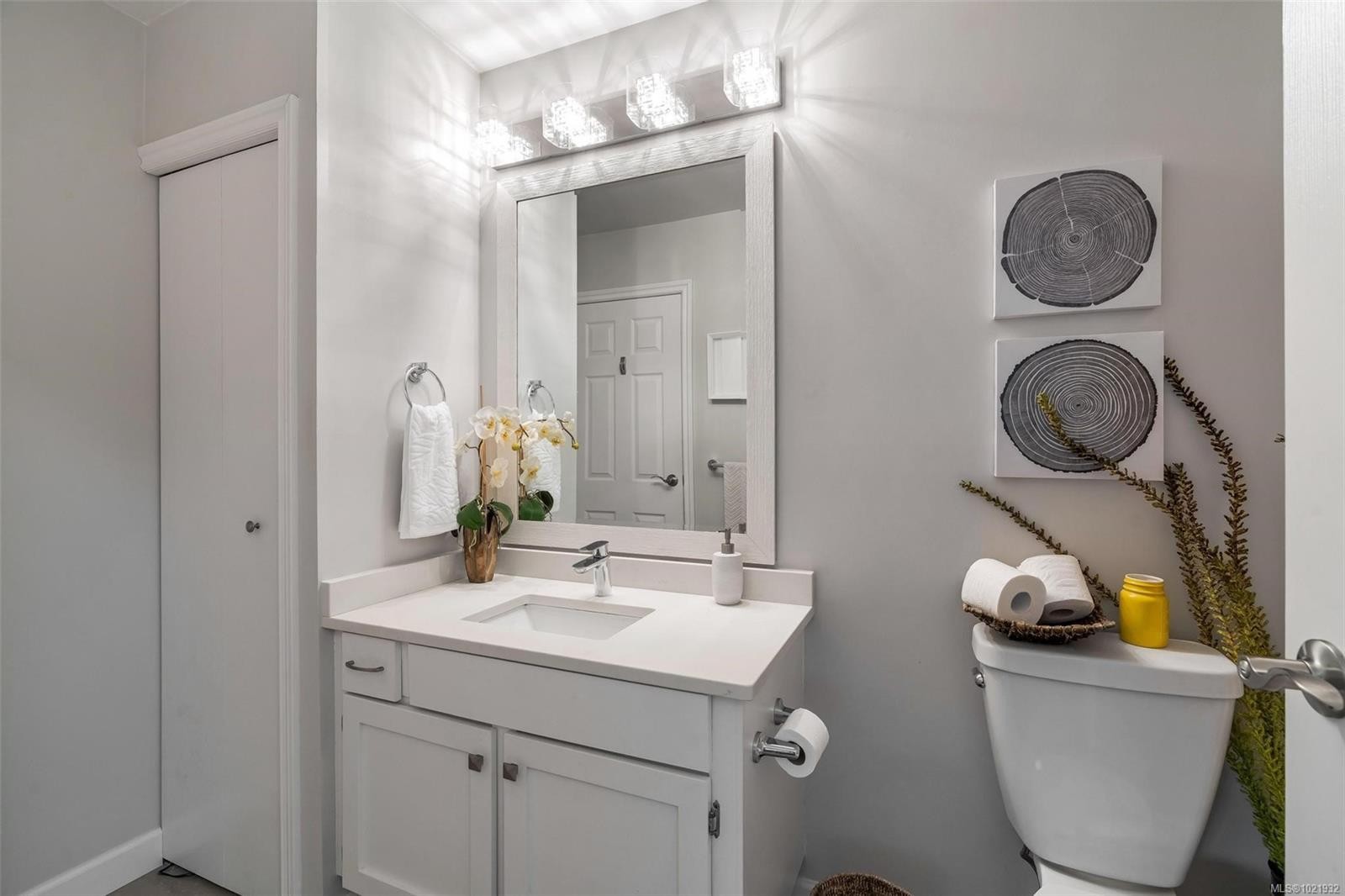 17-897 Admirals Rd, Esquimalt, BC