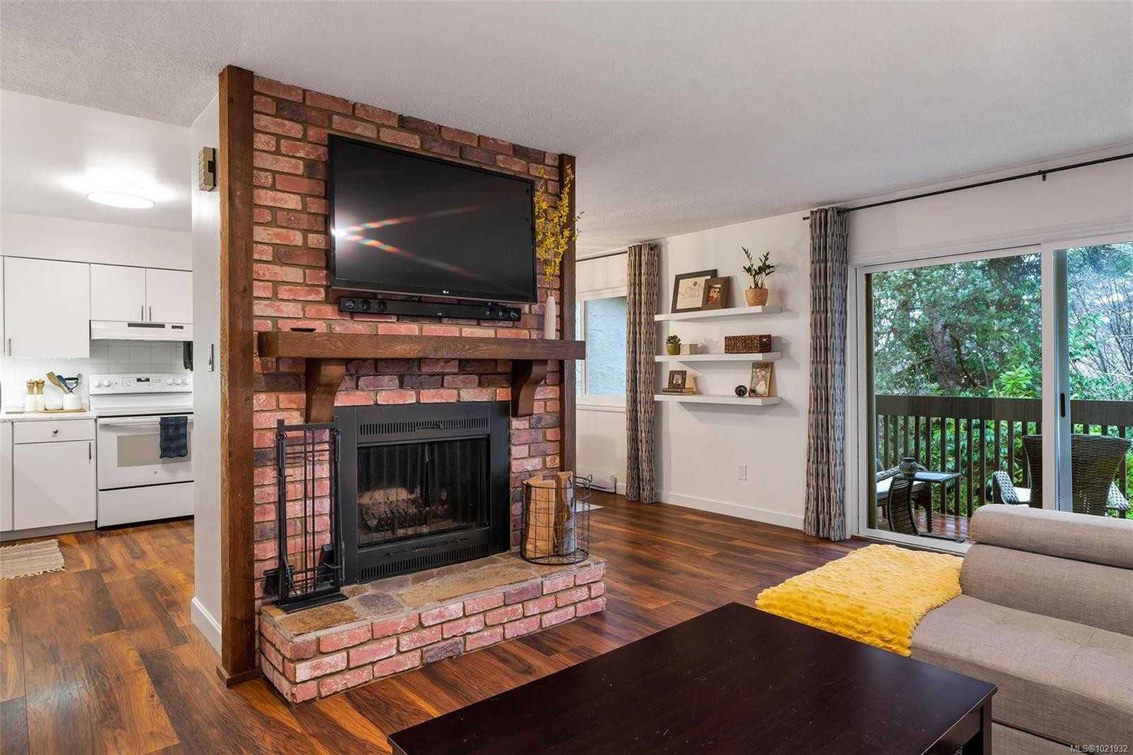 17-897 Admirals Rd, Esquimalt, BC