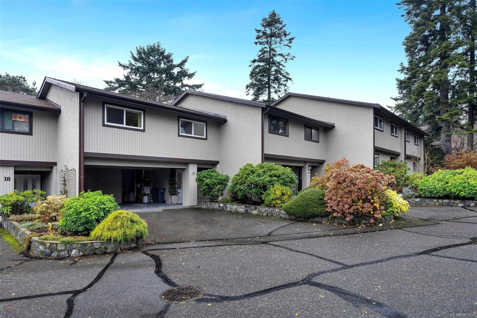 17-897 Admirals Rd, Esquimalt, BC