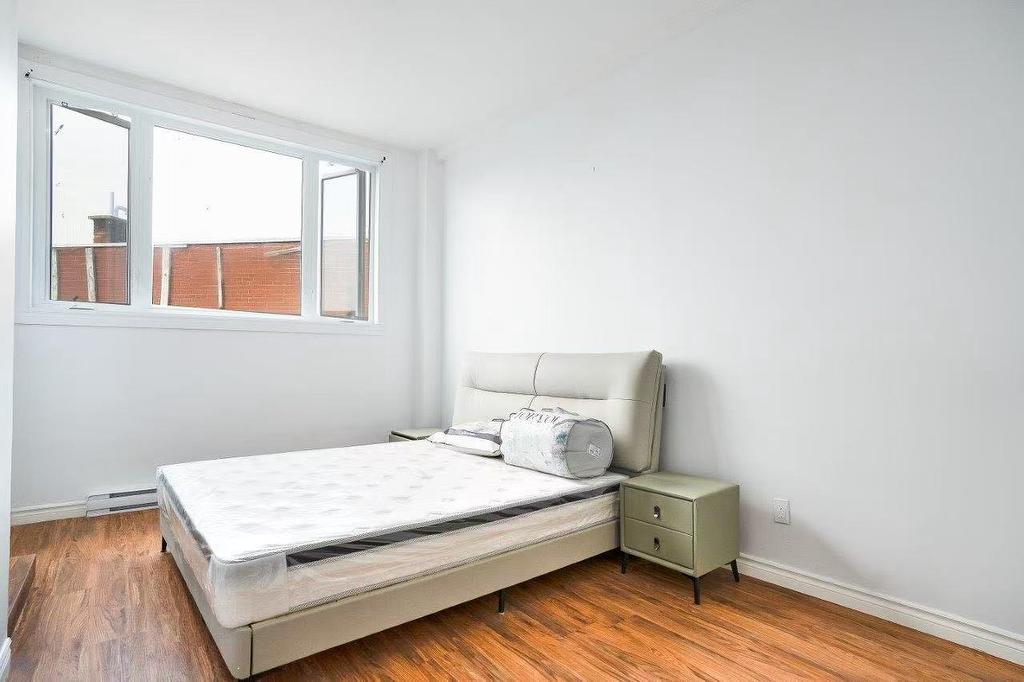 Bedroom - 16 Rue St-André, Saint-Rémi, QC - Indoor Photo Showing Bedroom