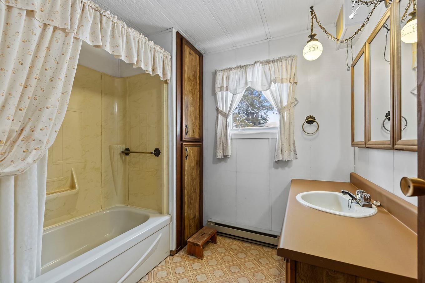 Salle de bains - 162 Route 342, Pointe-Fortune, QC - Indoor Photo Showing Bathroom