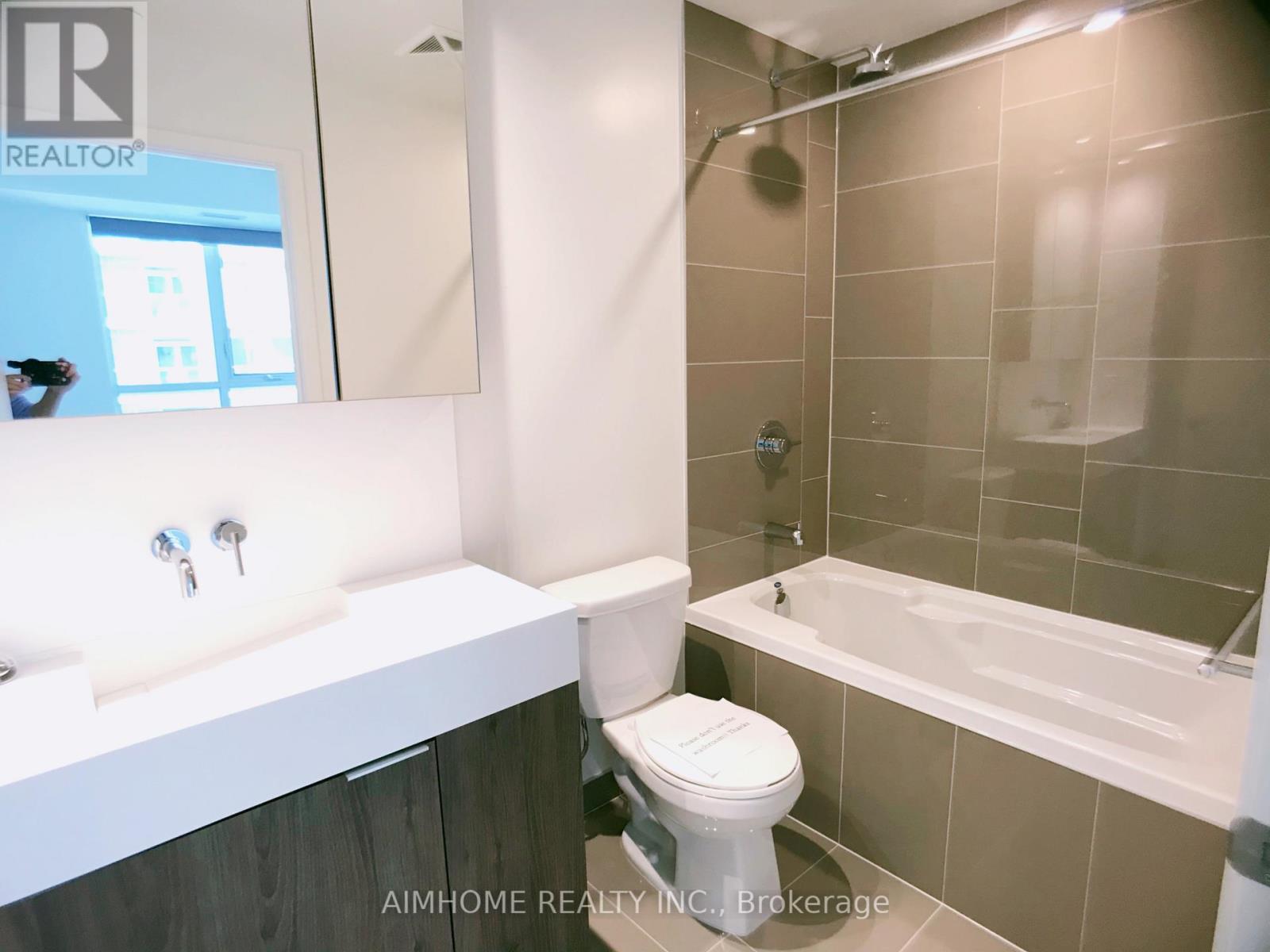 2513 - 15 Lower Jarvis Street, Toronto, ON - Indoor Photo Showing Bathroom