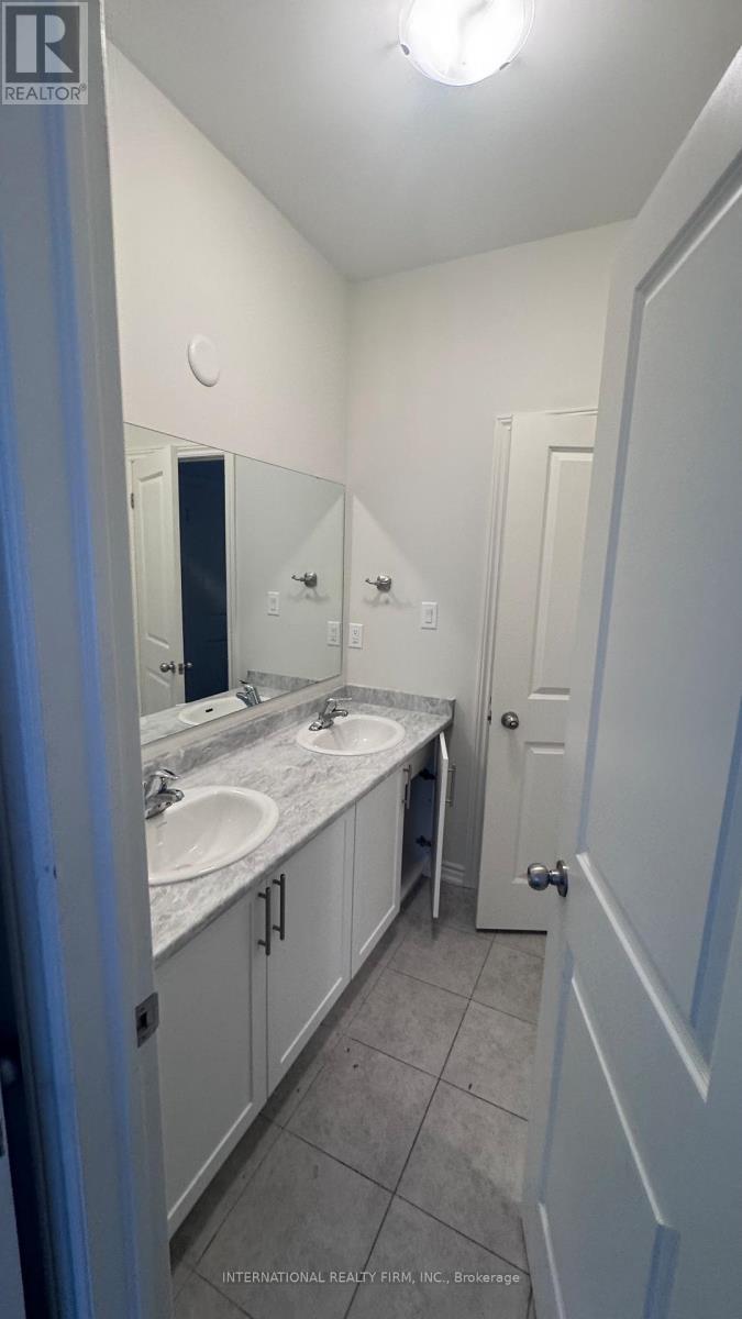 1222 Plymouth Drive, Oshawa, ON - Indoor Photo Showing Bathroom