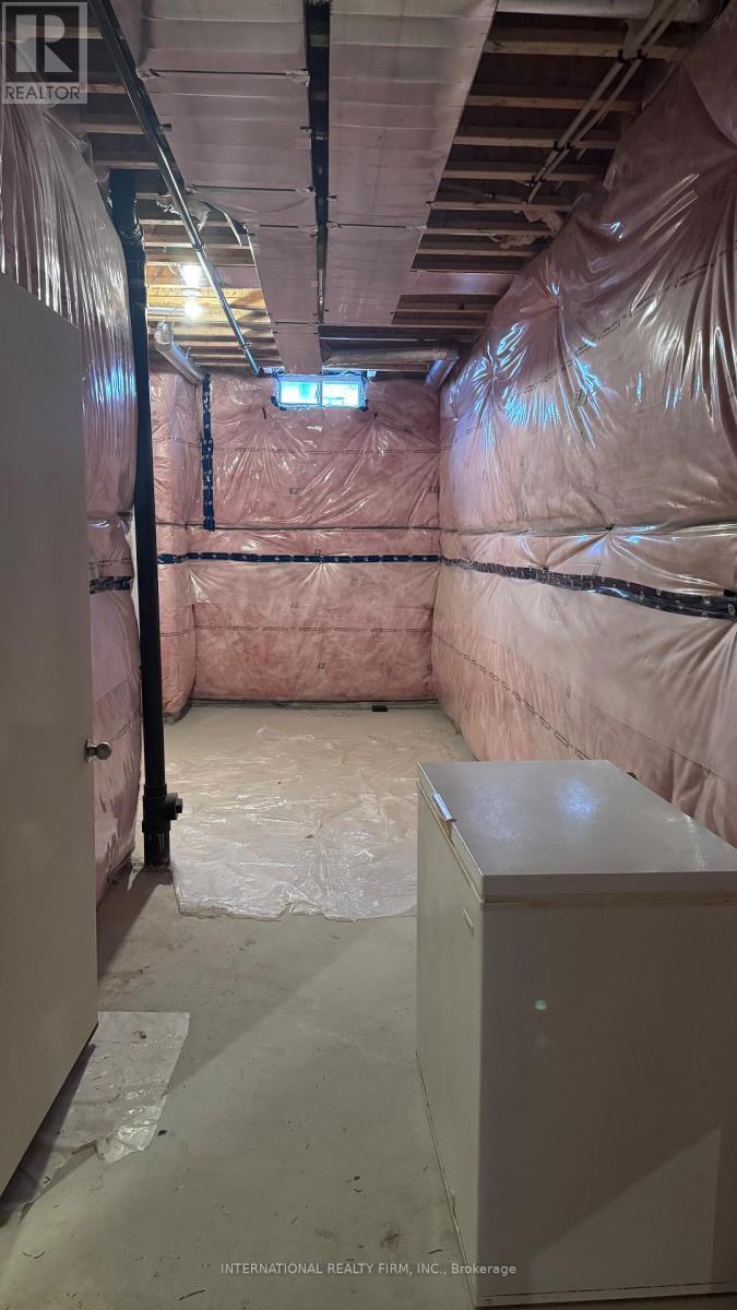 1222 Plymouth Drive, Oshawa, ON - Indoor