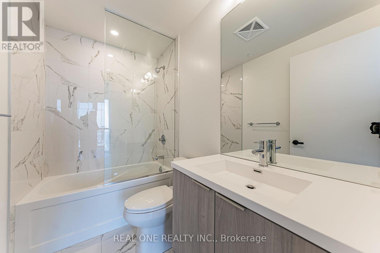 4509 - 8 Interchange Way, Vaughan, ON - Indoor Photo Showing Bathroom