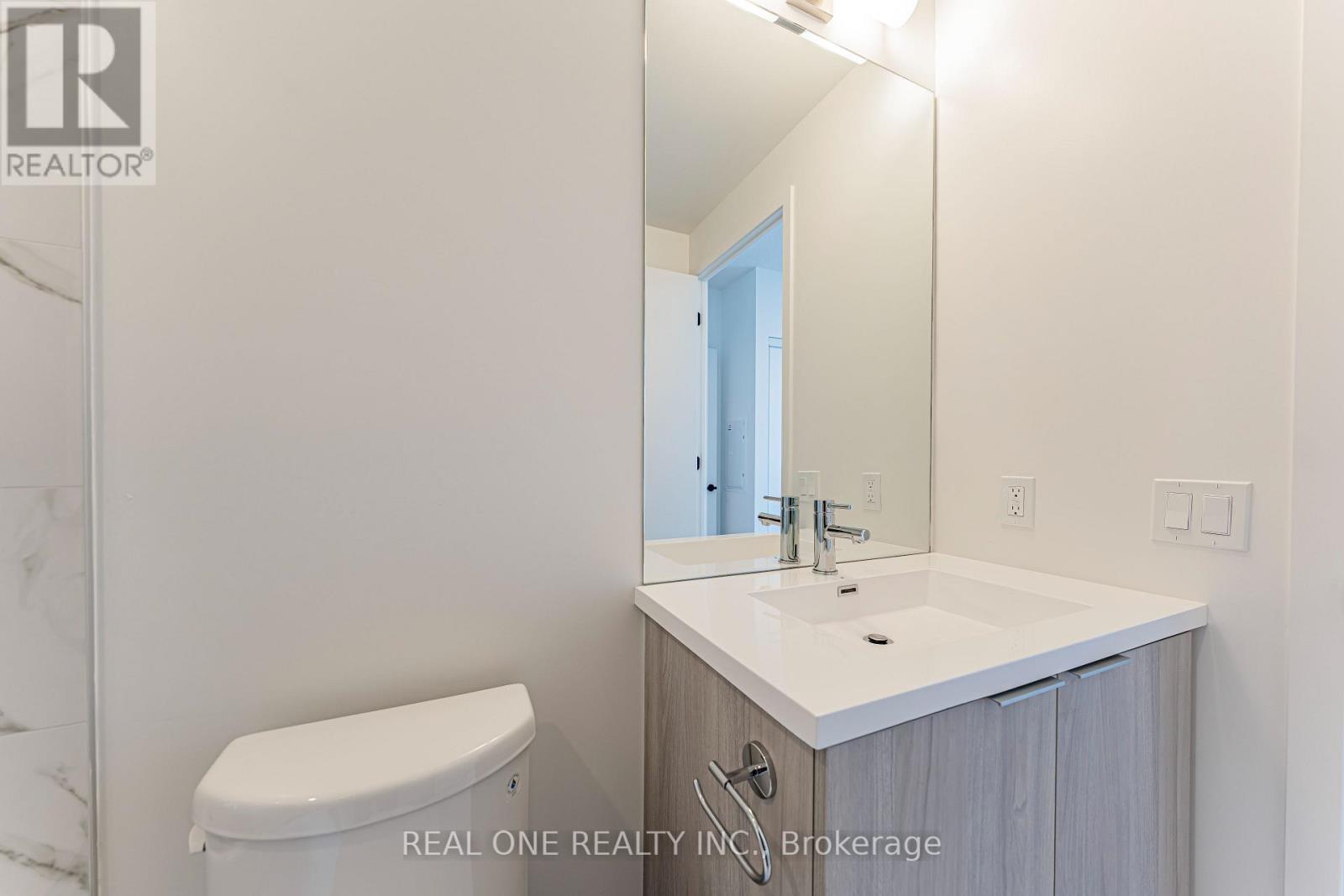4509 - 8 Interchange Way, Vaughan, ON - Indoor Photo Showing Bathroom