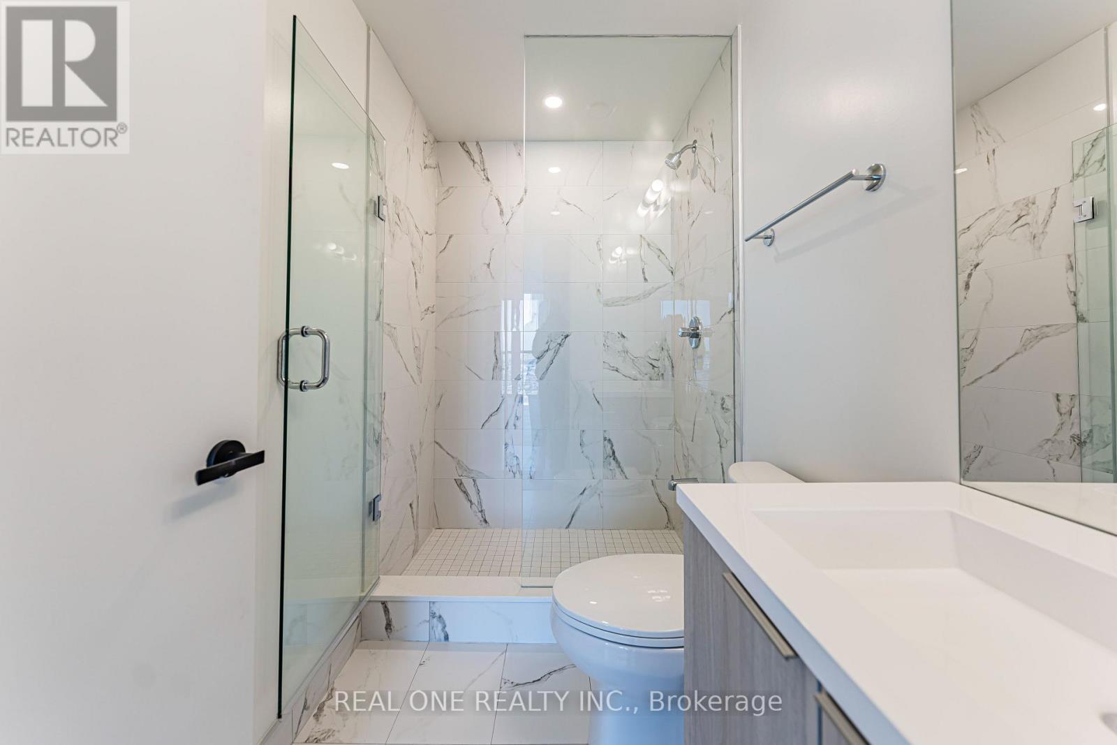 4509 - 8 Interchange Way, Vaughan, ON - Indoor Photo Showing Bathroom
