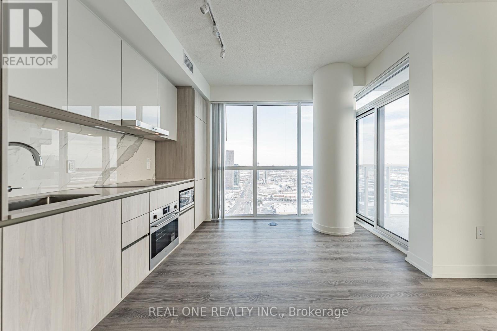 4509 - 8 Interchange Way, Vaughan, ON - Indoor