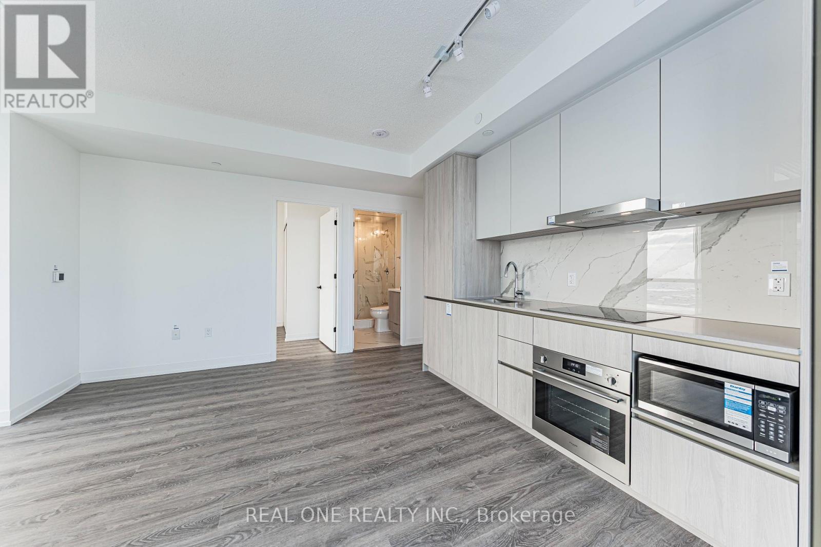 4509 - 8 Interchange Way, Vaughan, ON - Indoor Photo Showing Kitchen