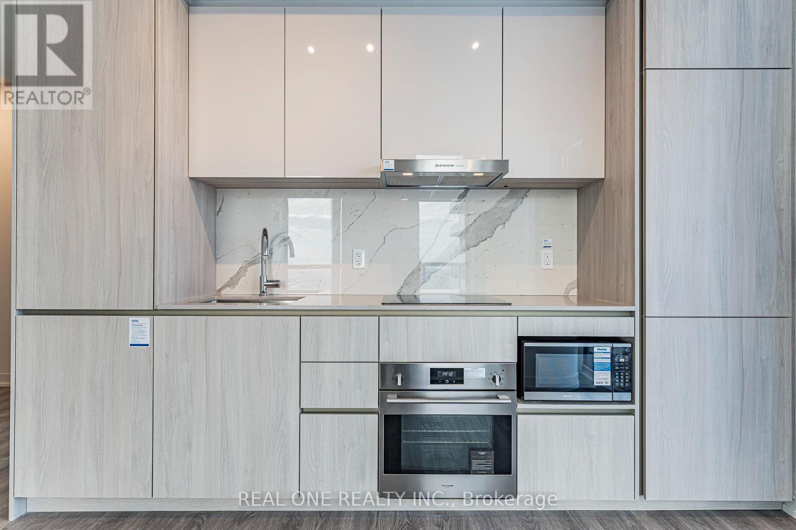 4509 - 8 Interchange Way, Vaughan, ON - Indoor Photo Showing Kitchen