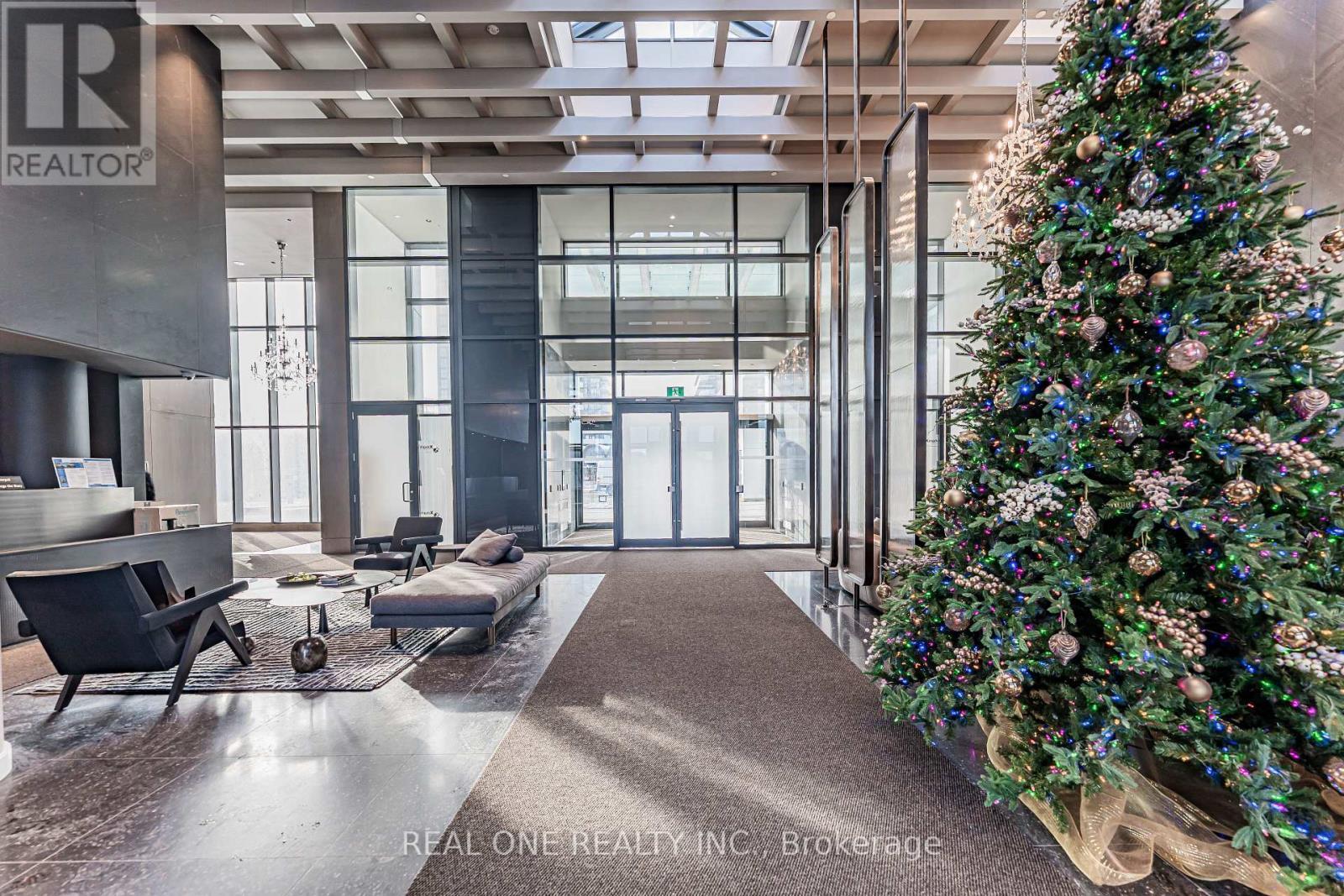 4509 - 8 Interchange Way, Vaughan, ON - Outdoor