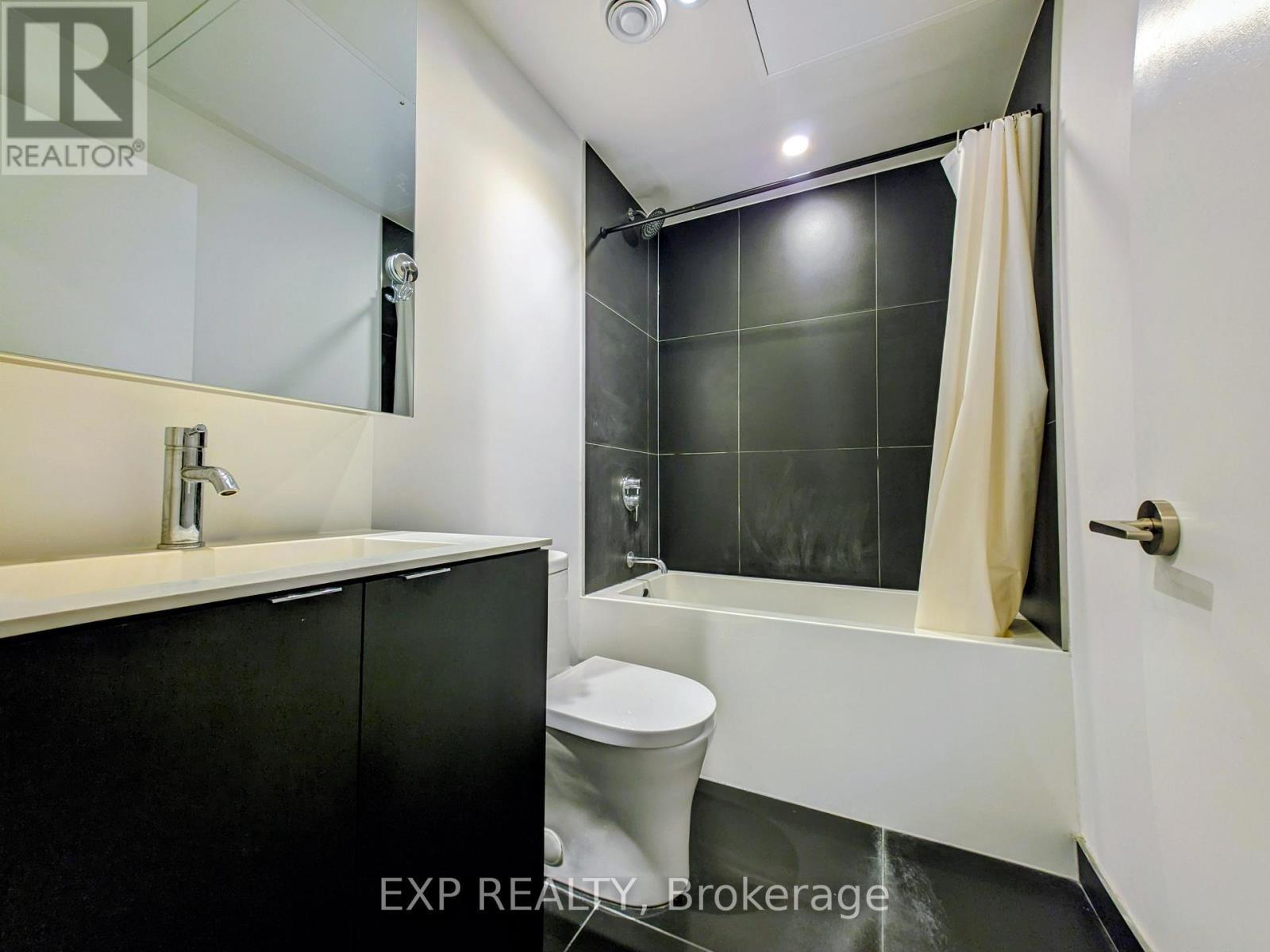 1821 - 20 Edward Street, Toronto, ON - Indoor Photo Showing Bathroom