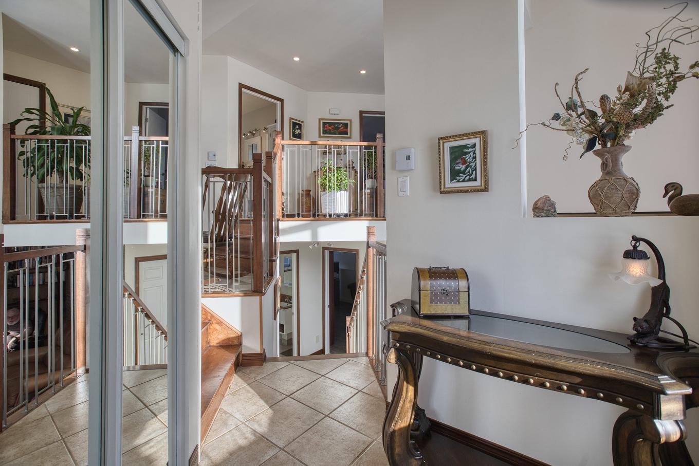 Hall d'entrée/Vestibule - 511 Rue Des Sous-Bois, Sainte-Agathe-Des-Monts, QC - Indoor Photo Showing Other Room