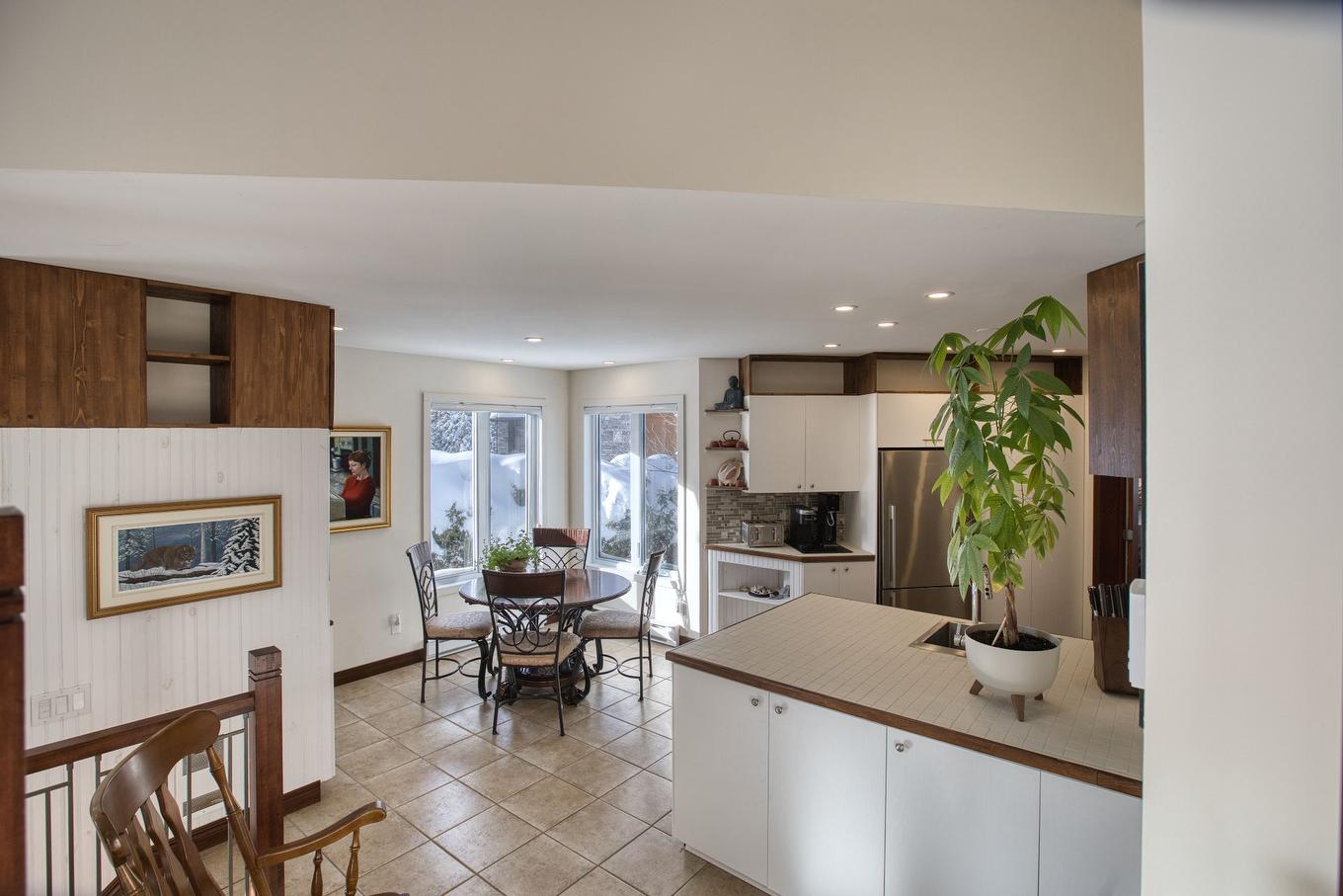 Cuisine - 511 Rue Des Sous-Bois, Sainte-Agathe-Des-Monts, QC - Indoor With Fireplace